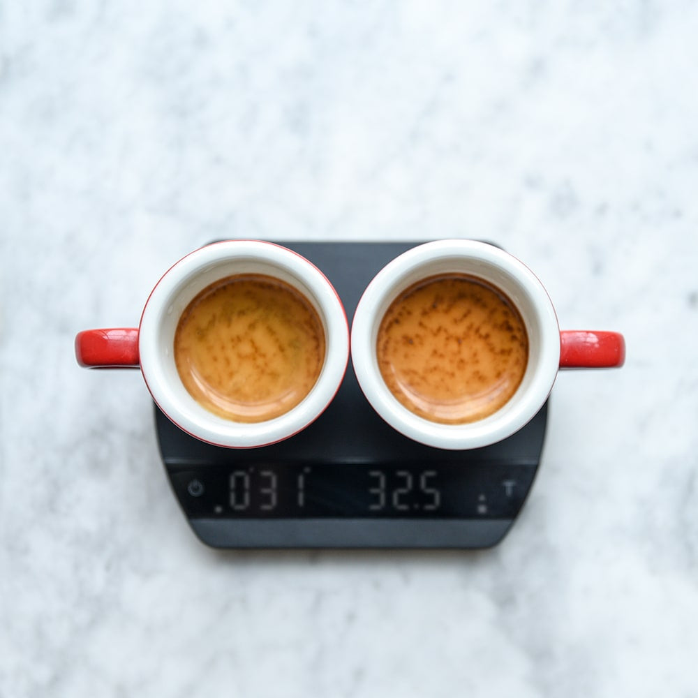 Felicita Arc Scales with 2 espresso cups